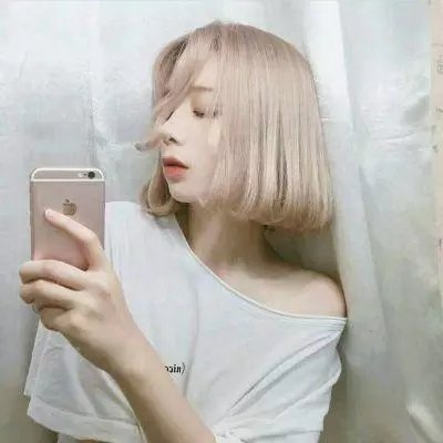 女孩向前冲